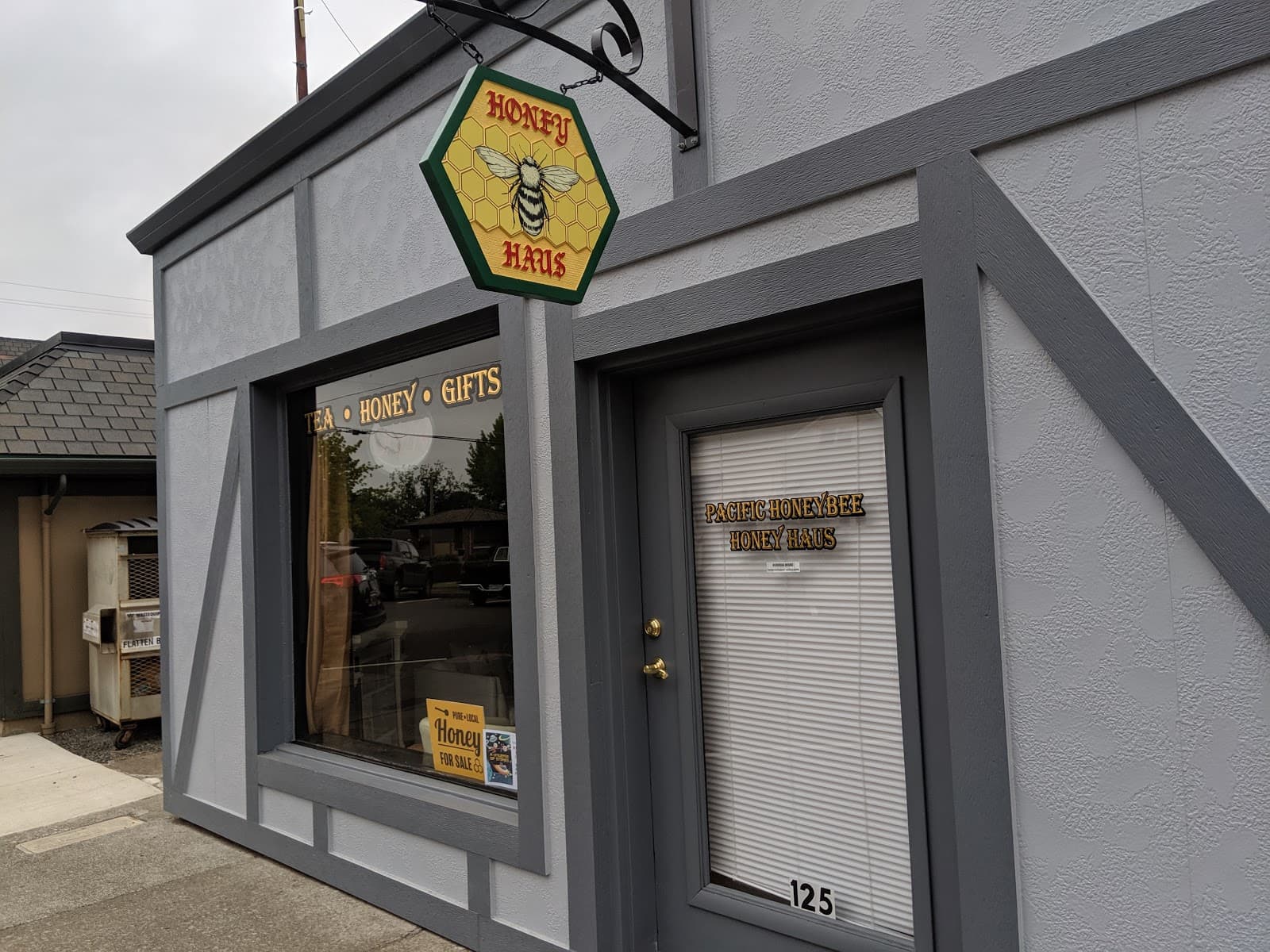 Pacific Honeybee Honey Hous - Image 1